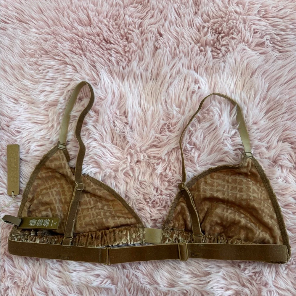 NWT SKIMS LOGO VELVET TRIANGLE‎ BRA